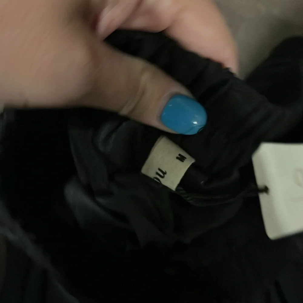 Nwt midi length black pleated skirt - Picture 3 of 3